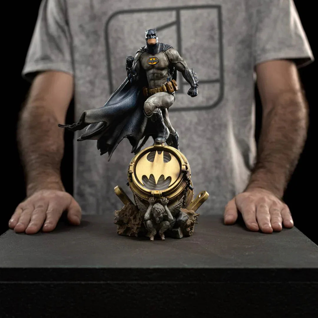 CCXP 23 Exklusive DC Comics Batman Deluxe 1/10 Maßstab Statue von Iron Studios