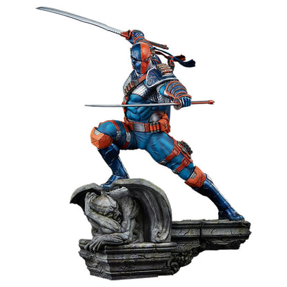 DEATHSTROKE Premium Format Figur von Sideshow Collectibles