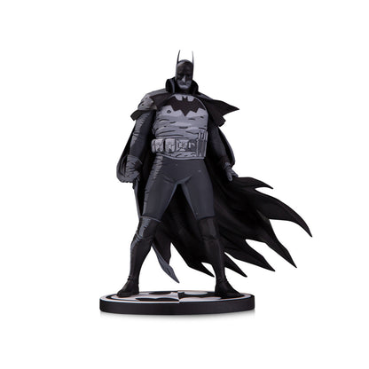 Batman Schwarz & Weiß: Batman von Mike Mignola 1:10 Resin Statue von Mcfarlane