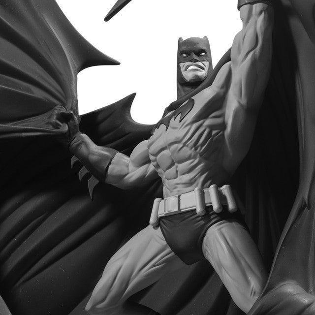 Batman Schwarz & Weiß Batman von Denys Cowan Statue
