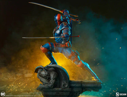 DEATHSTROKE Premium Format Figur von Sideshow Collectibles