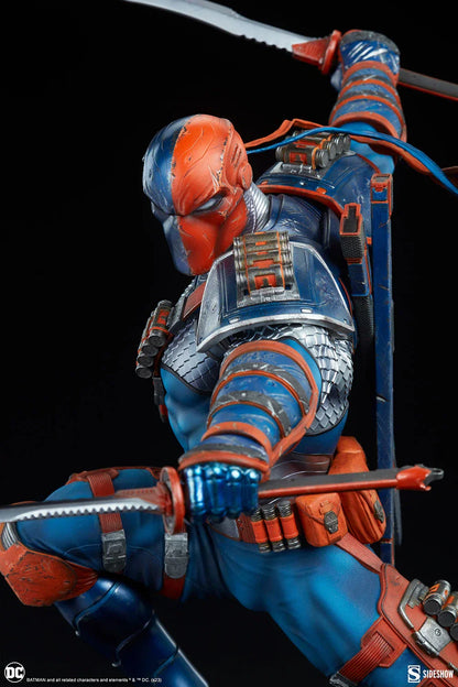 DEATHSTROKE Premium Format Figur von Sideshow Collectibles