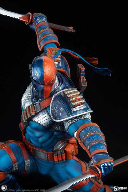 DEATHSTROKE Premium Format Figur von Sideshow Collectibles