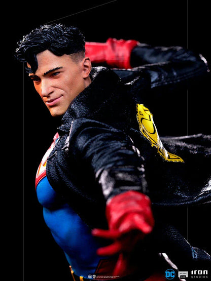 Superboy 1:10 von Iron Studio