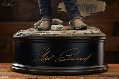 DER MAN OHNE NAMEN Premium Format Figur von Sideshow Collectibles